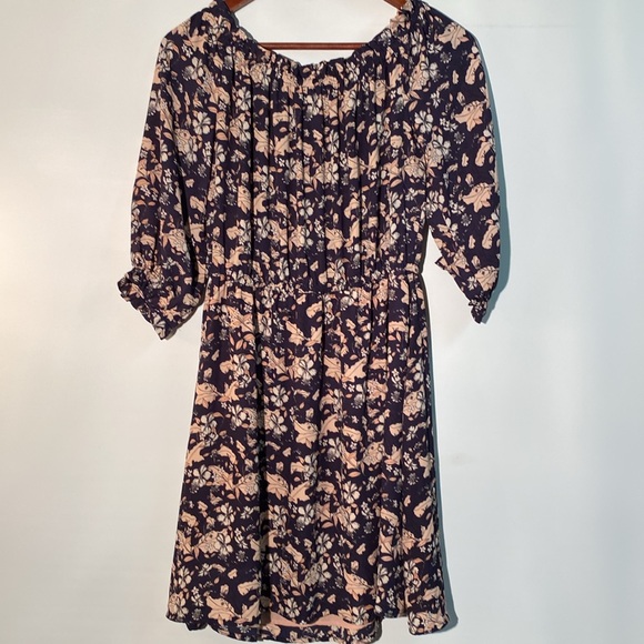 CeCe - Off the shoulder sheath dress. Size 8 - Picture 2 of 7